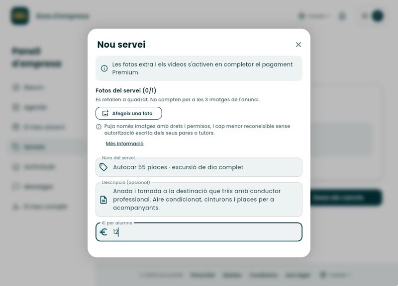Formulari Nou servei amb el nom, la descripció i el preu per alumne omplerts